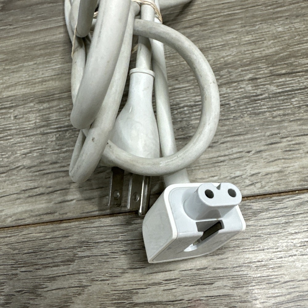 Genuine Apple (Volex) APC7H  2.5A 125V‎ 6Ft AC Power Cord